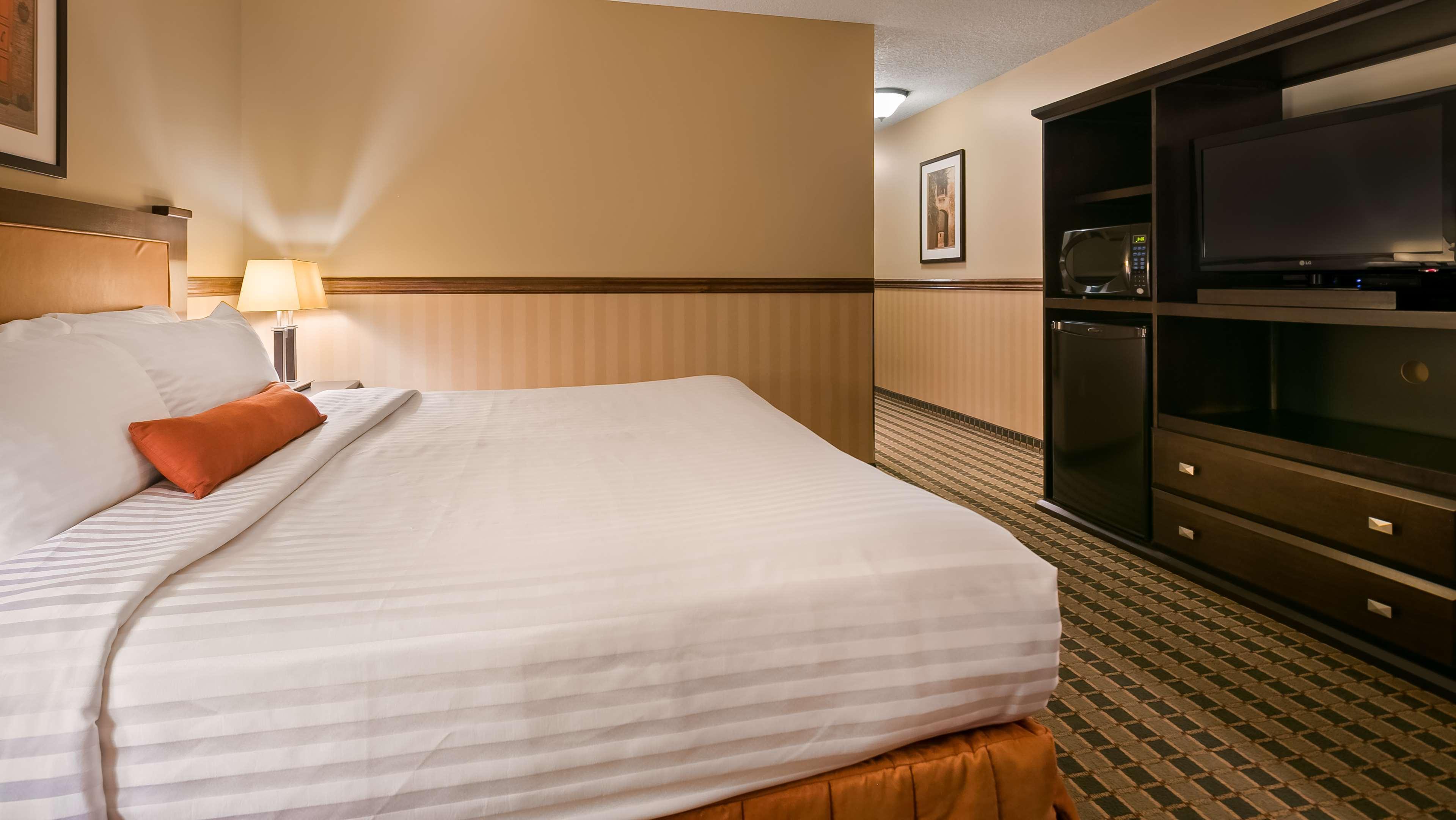 Best Western Diamond Inn Three Hills Экстерьер фото