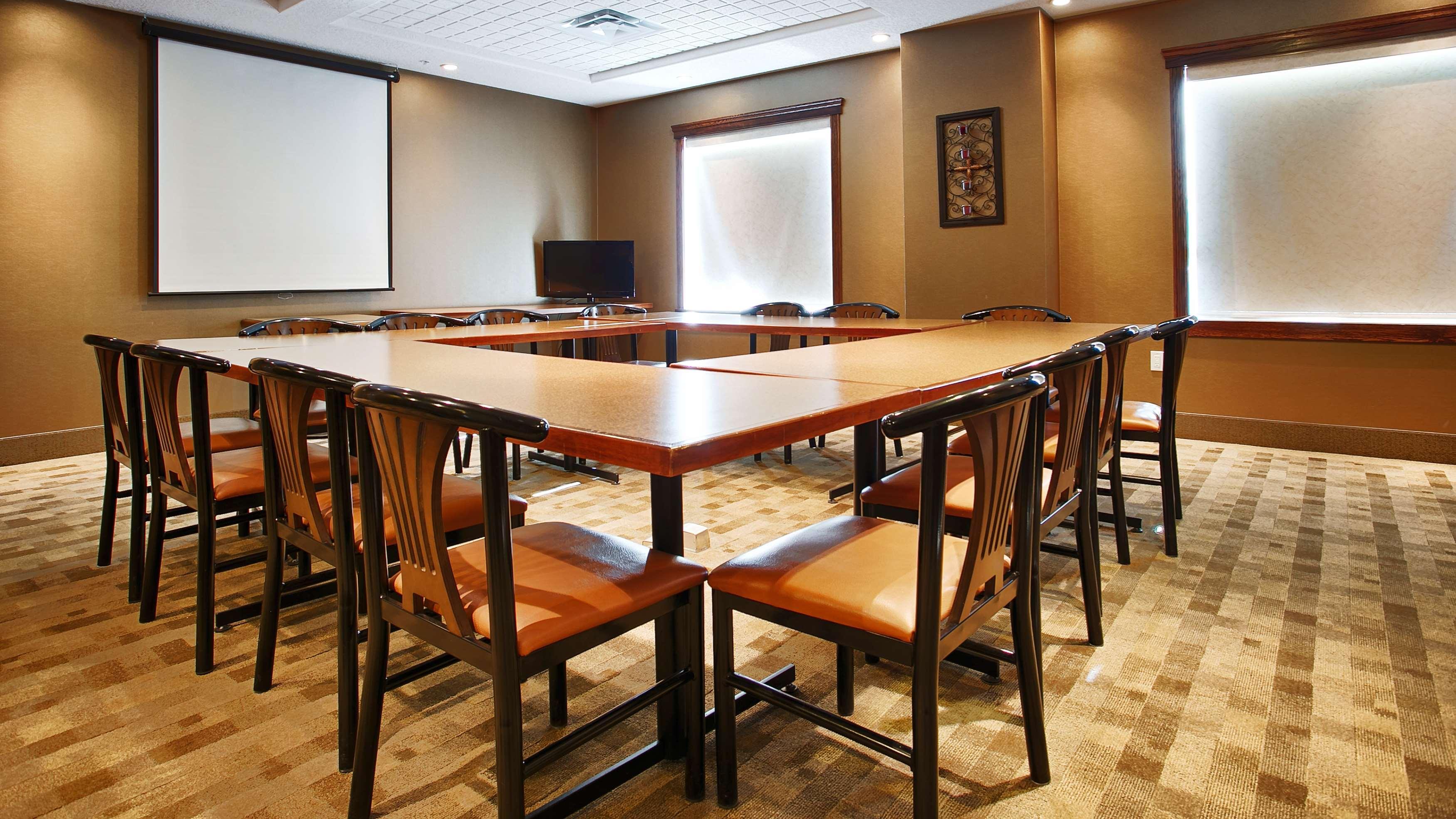 Best Western Diamond Inn Three Hills Экстерьер фото