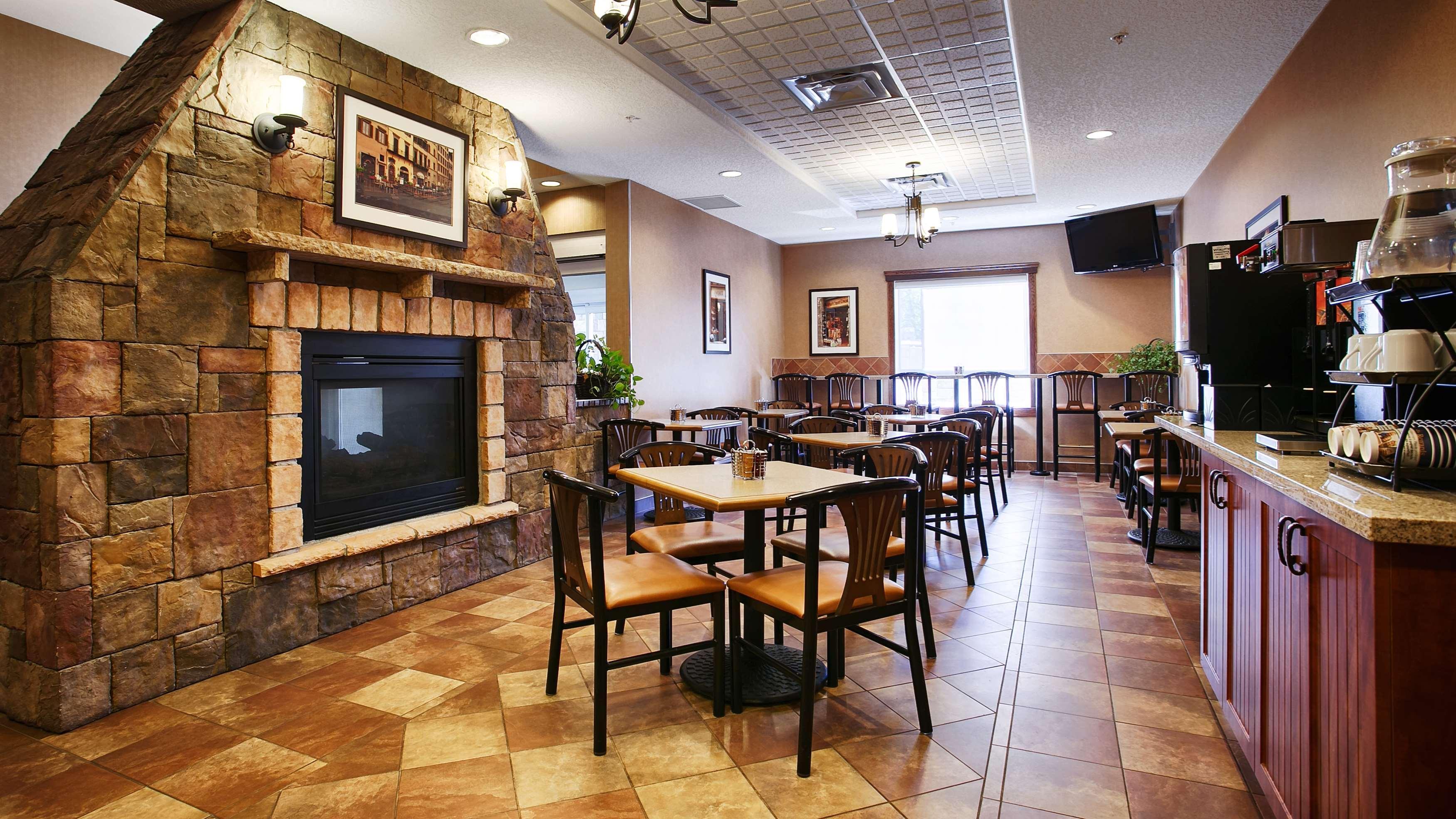 Best Western Diamond Inn Three Hills Экстерьер фото