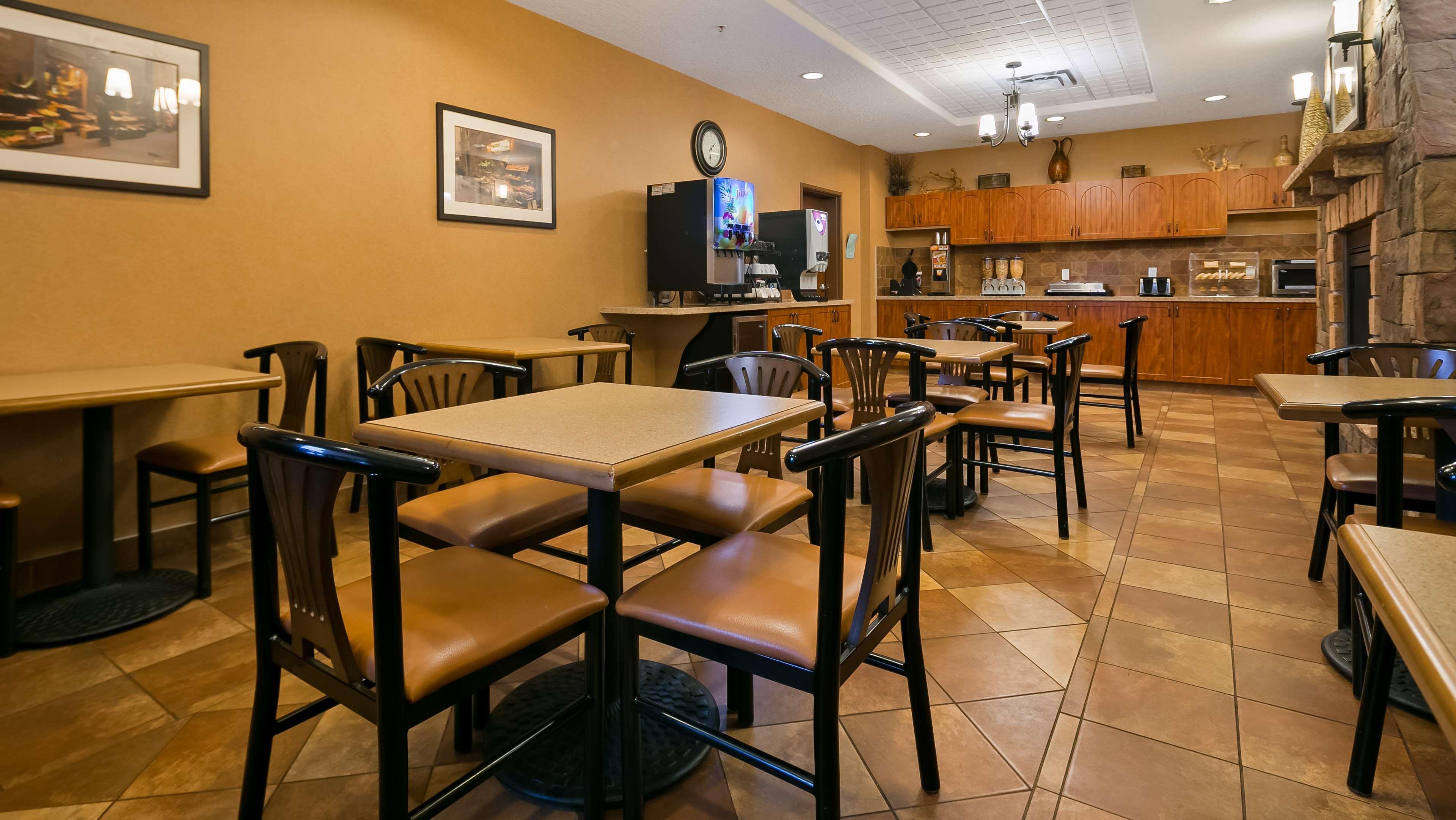Best Western Diamond Inn Three Hills Экстерьер фото