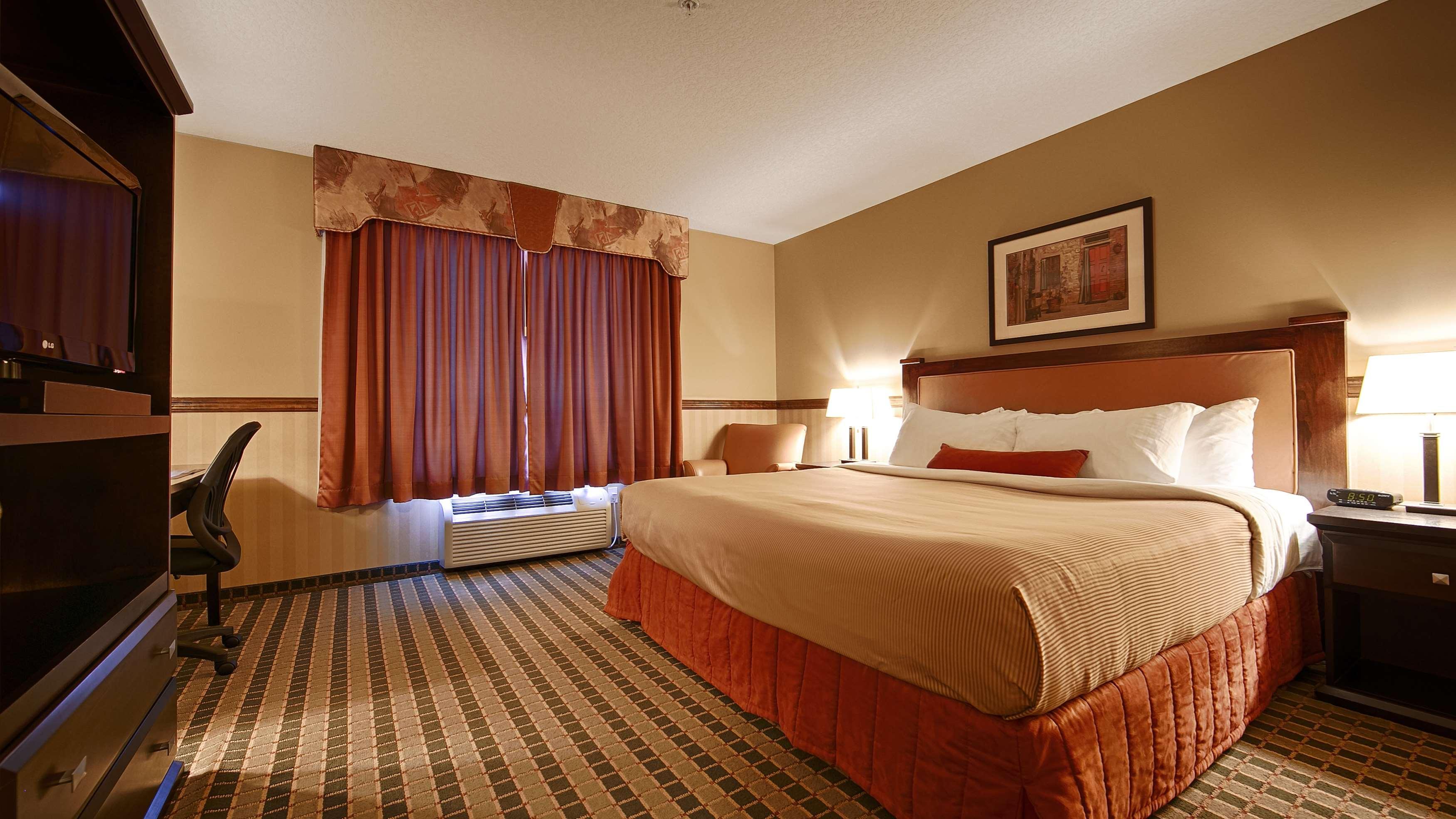 Best Western Diamond Inn Three Hills Экстерьер фото