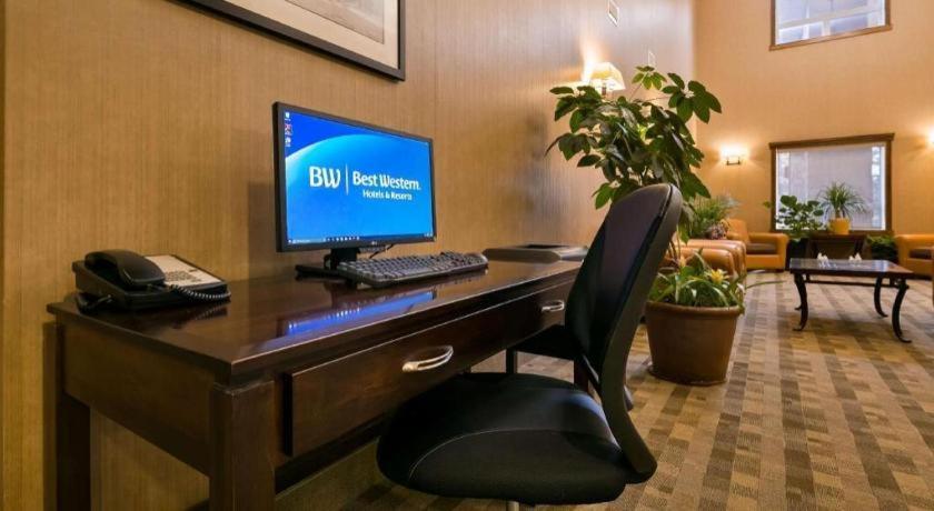 Best Western Diamond Inn Three Hills Экстерьер фото