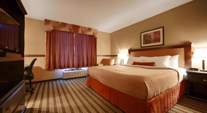 Best Western Diamond Inn Three Hills Экстерьер фото