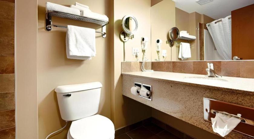 Best Western Diamond Inn Three Hills Экстерьер фото