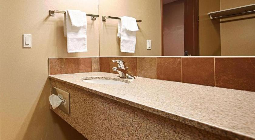 Best Western Diamond Inn Three Hills Экстерьер фото